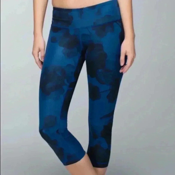 Lululemon wonder under crop - Picture 2 of 14